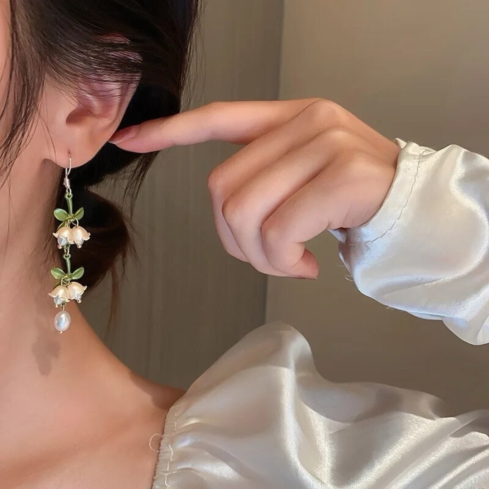 Flower Earrings Green Drop Lilly Pair
